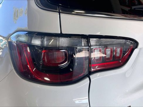 Used 2025 Jeep Compass Limited AWD/4WD image 17