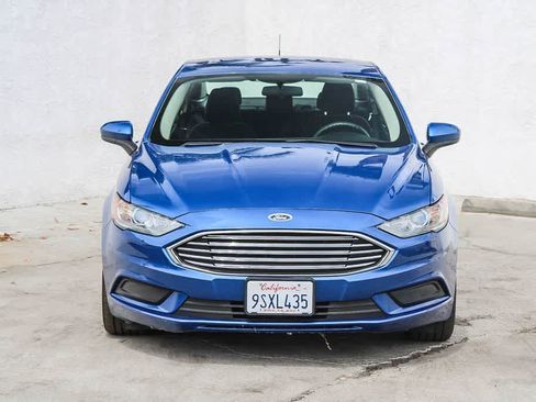 Used 2018 Ford Fusion SE FWD image 2