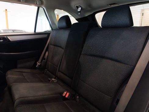 Used 2017 Subaru Outback 2.5i Premium image 20