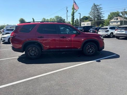 Certified 2025 Honda Pilot TrailSport image 6