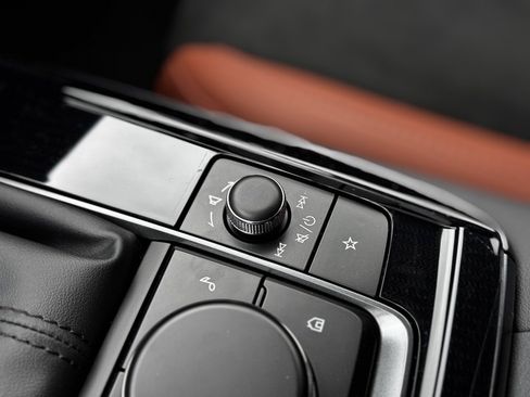 New 2025 MAZDA CX-30 Carbon image 21