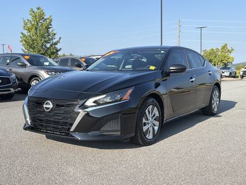 Certified 2025 Nissan Altima 2.5 S FWD image 9