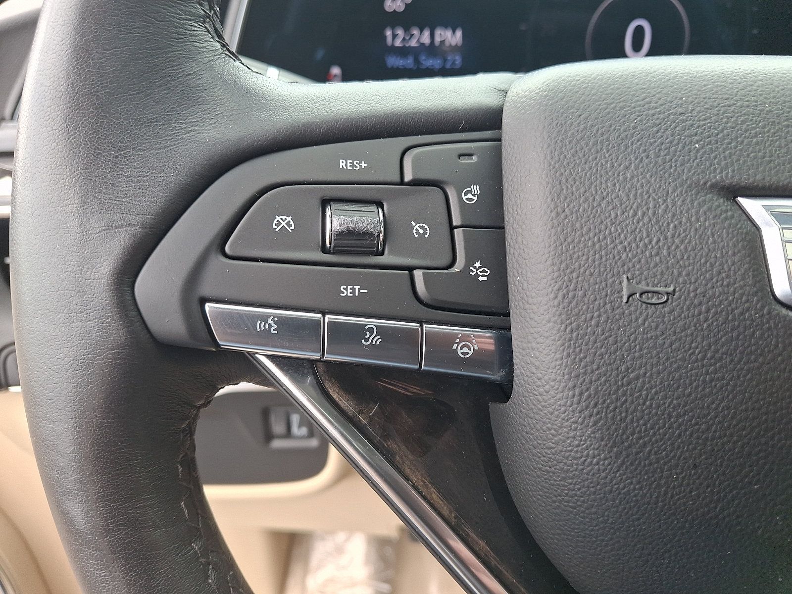 Certified 2024 Cadillac Escalade Premium Luxury AWD/4WD image 20