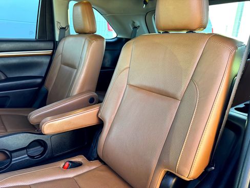 Used 2019 Toyota Highlander Limited image 20