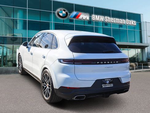Used 2025 Porsche Cayenne image 6