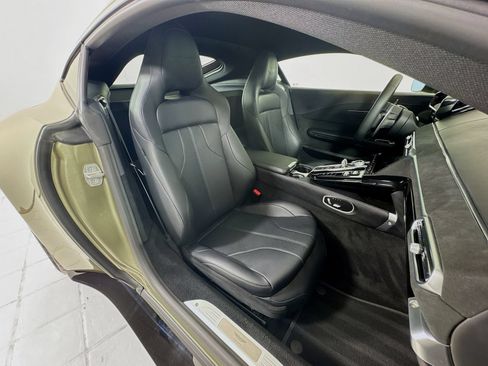 Used 2025 Aston Martin V8 Vantage Coupe RWD image 21