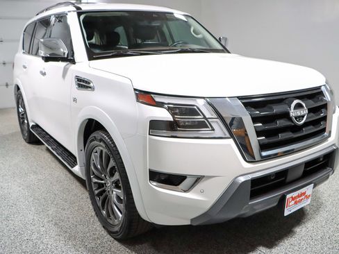Used 2022 Nissan Armada Platinum w/ Captain's Chairs Package image 5