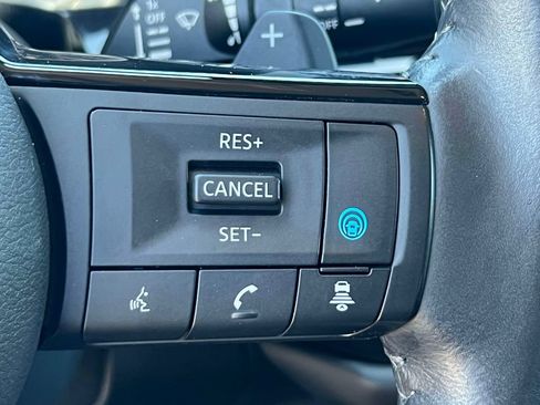 Used 2023 Nissan Pathfinder SL AWD/4WD image 21