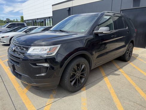 Used 2018 Ford Explorer XLT w/ Equipment Group 202A AWD/4WD image 1