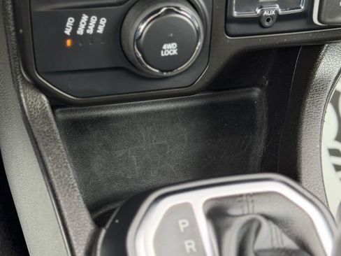 Used 2023 Jeep Renegade Latitude AWD/4WD image 16