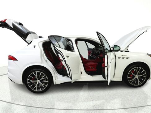Used 2023 Maserati Grecale Modena AWD/4WD image 15