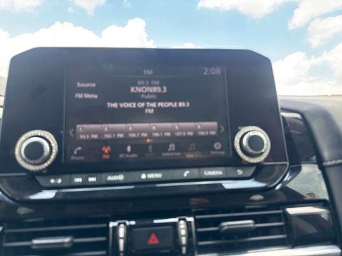 Used 2022 Nissan Pathfinder SV FWD image 38
