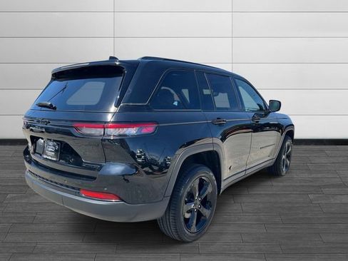 Used 2023 Jeep Grand Cherokee Limited w/ Black Appearance Package AWD/4WD image 3
