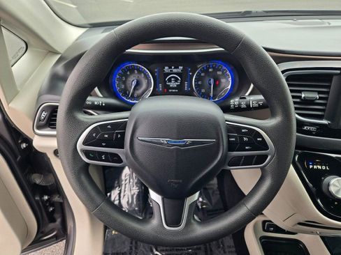 Used 2018 Chrysler Pacifica Touring Plus w/ Tire & Wheel Group image 34