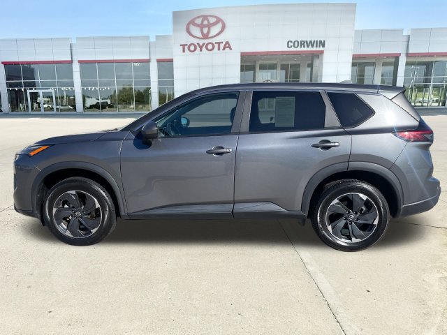 Used 2024 Nissan Rogue SV AWD/4WD image 2