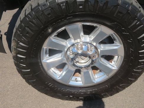 Used 2019 Ford F250 Platinum w/ Platinum Ultimate Package AWD/4WD image 17