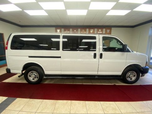 Used 2022 Chevrolet Express 3500 LS image 7
