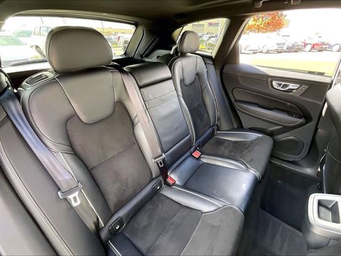 Used 2018 Volvo XC60 T5 R-Design w/ Convenience Package image 17
