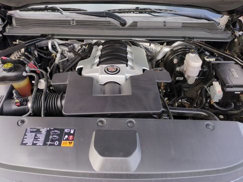Used 2015 Cadillac Escalade Premium image 25