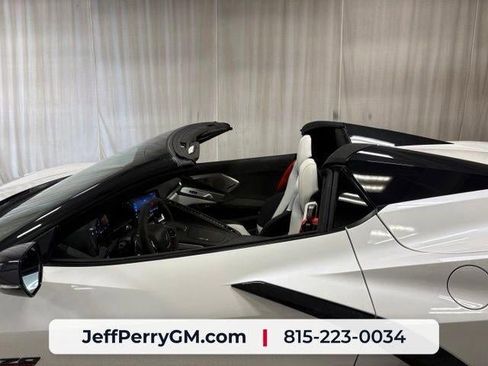 Used 2023 Chevrolet Corvette Stingray Premium Conv w/ Z51 Performance Package RWD image 12