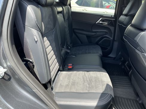 Used 2024 Mitsubishi Outlander SE AWD/4WD image 4