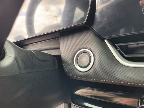 Certified 2025 Chevrolet Equinox LT image 28