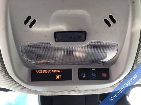 Used 2025 Chevrolet Trax LT FWD image 31