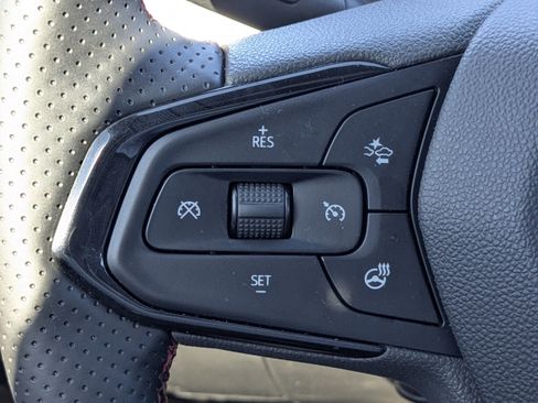 Used 2026 Chevrolet Trax RS w/ Sunroof Package image 24