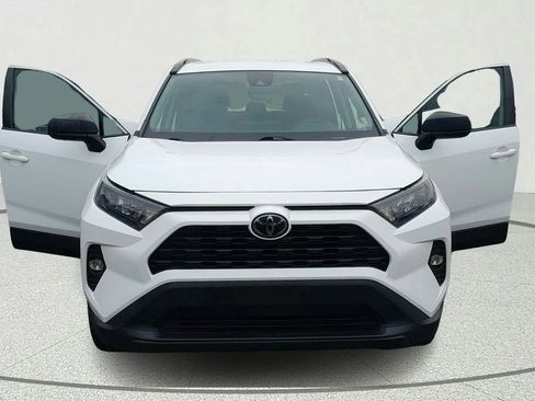 Used 2020 Toyota RAV4 LE image 9