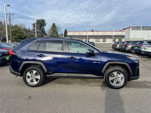 New 2025 Toyota RAV4 XLE image 8