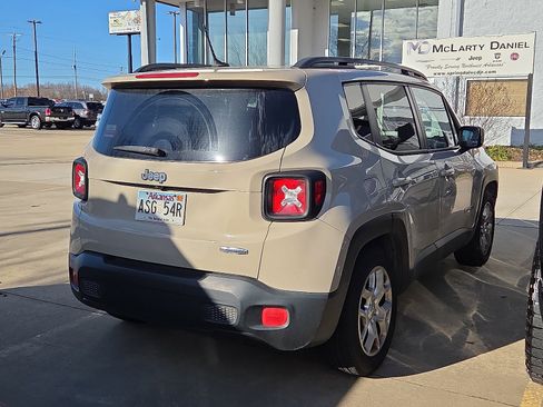 Used 2015 Jeep Renegade Latitude w/ Popular Equipment Group image 4