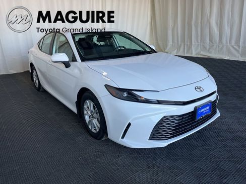 Used 2025 Toyota Camry LE FWD image 32