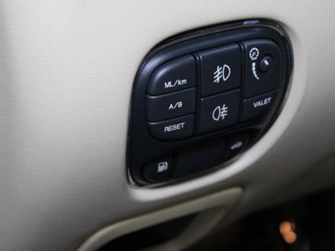 Used 2008 Jaguar XJ8 image 12