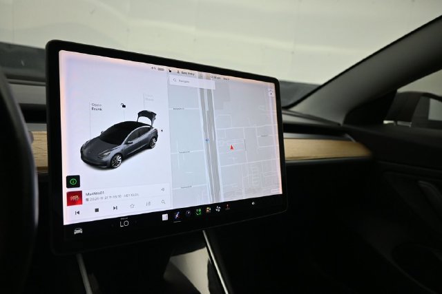 Used 2018 Tesla Model 3 Long Range RWD image 10