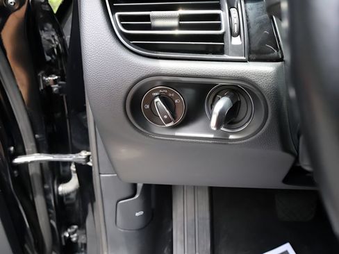 Used 2023 Porsche Macan S AWD/4WD image 33