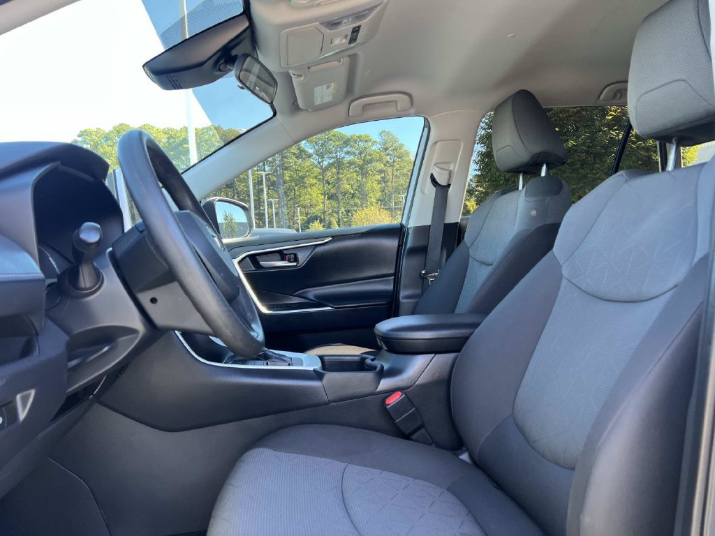 Used 2025 Toyota RAV4 XLE AWD/4WD image 23