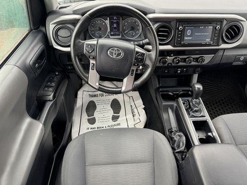 Certified 2018 Toyota Tacoma SR5 AWD/4WD image 16