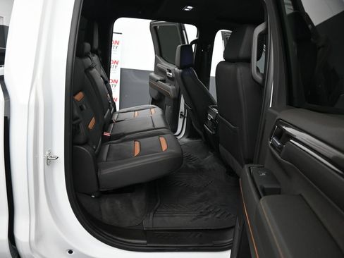 Used 2024 GMC Sierra 1500 AT4 w/ Technology Package AWD/4WD image 23