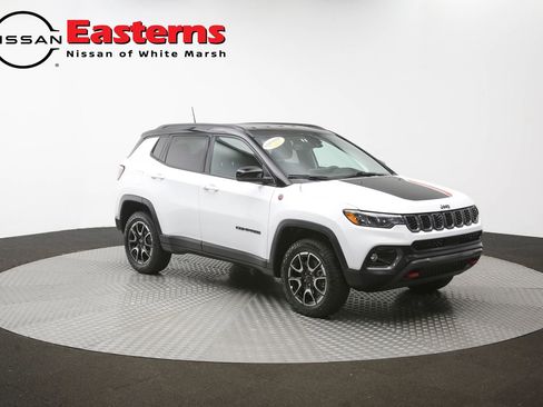 Used 2025 Jeep Compass Trailhawk w/ Trailer Tow Group AWD/4WD image 47