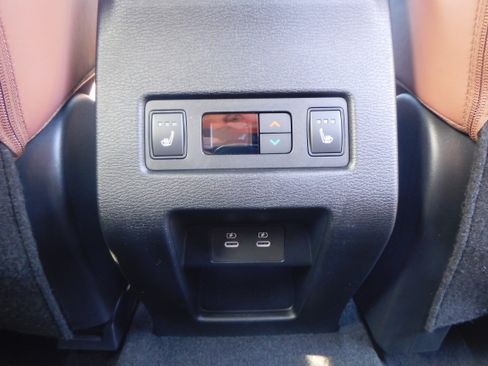 Used 2025 Mitsubishi Outlander SEL image 42