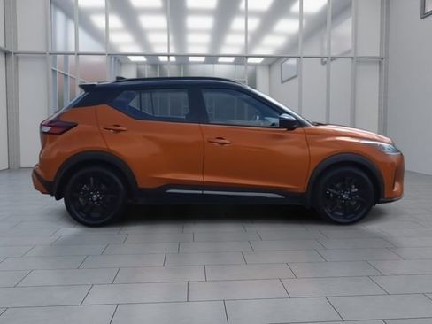 Certified 2022 Nissan Kicks SR FWD image 9