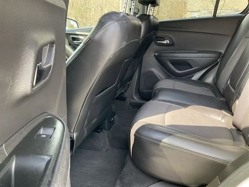 Used 2020 Chevrolet Trax LT w/ LT Convenience Package image 15