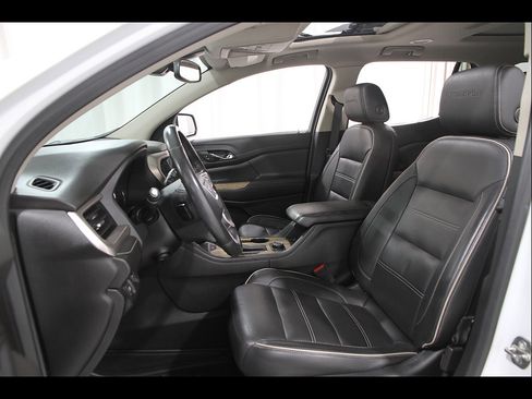 Certified 2019 GMC Acadia Denali w/ Technology Package AWD/4WD image 5