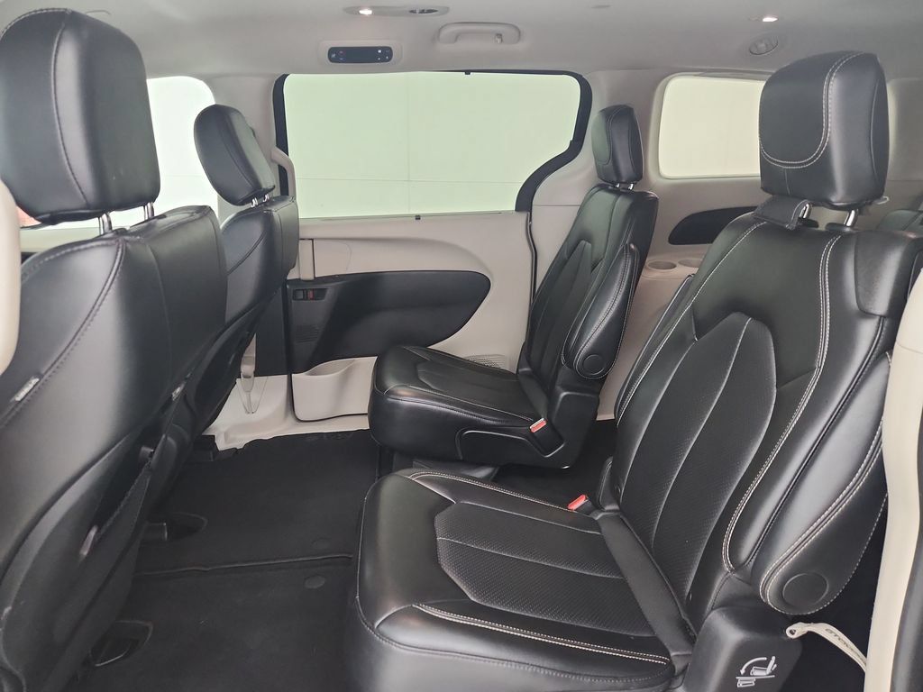 Certified 2024 Chrysler Pacifica Touring-L FWD image 33