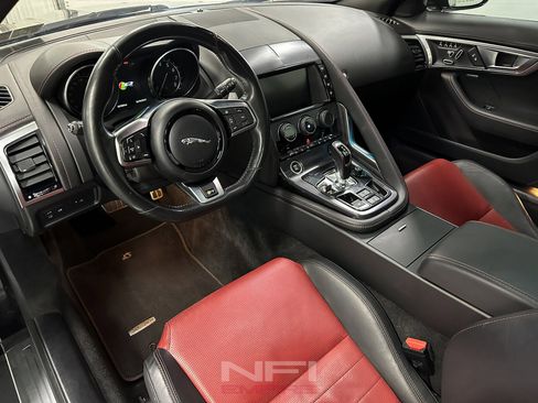 Used 2018 Jaguar F-TYPE R image 31
