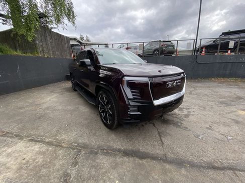 Used 2025 GMC Sierra EV Denali AWD/4WD image 8
