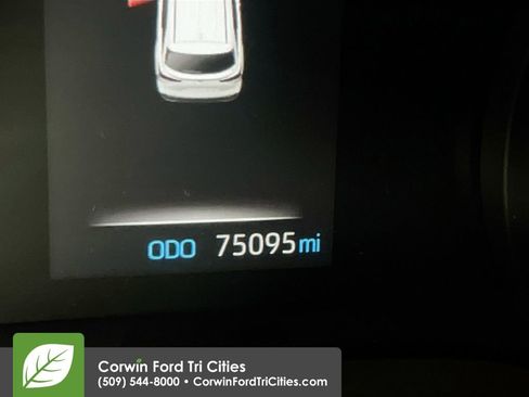 Used 2021 Toyota Sienna XLE image 2