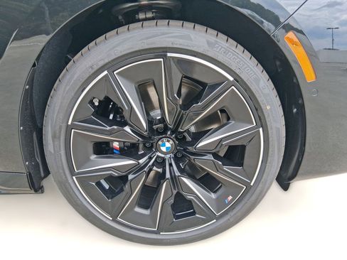 Used 2026 BMW i7 eDrive50 w/ M Sport Package RWD image 9