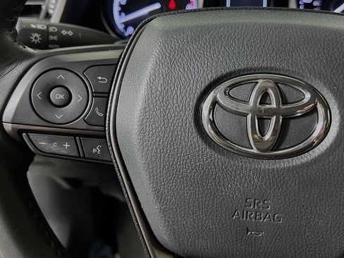 Used 2024 Toyota Camry SE image 19