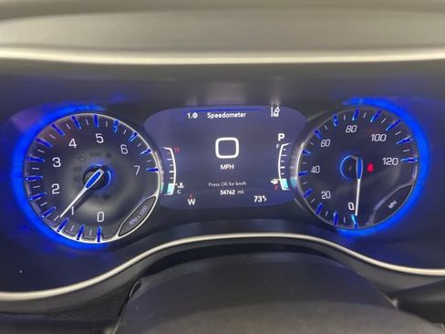 Used 2022 Chrysler Pacifica Touring-L w/ Uconnect Theater Family Group AWD/4WD image 19